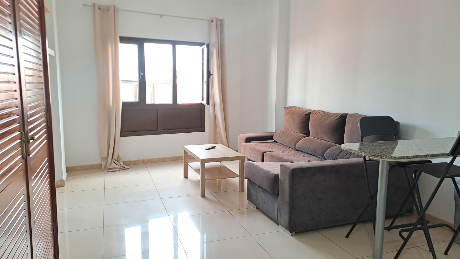 Living room of Flat to rent in Las Palmas de Gran Canaria  with Furnished, Washing machine and Microwave