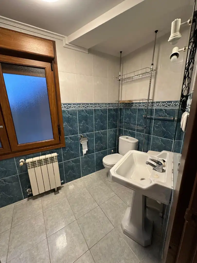Baño de Piso en venta en Cenicero con Calefacción