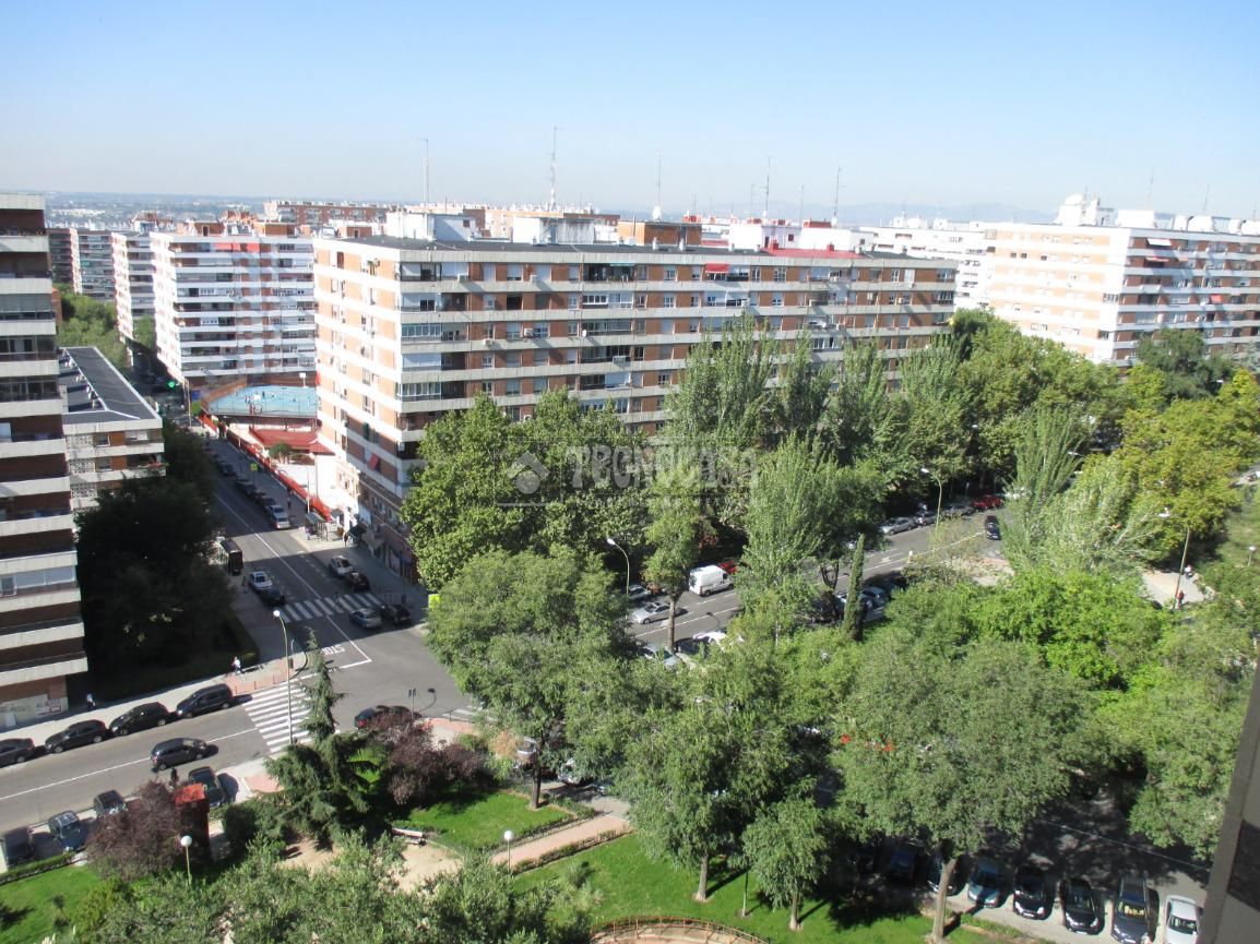 Exterior view of Flat for sale in  Madrid Capital  with Air Conditioner and Terrace