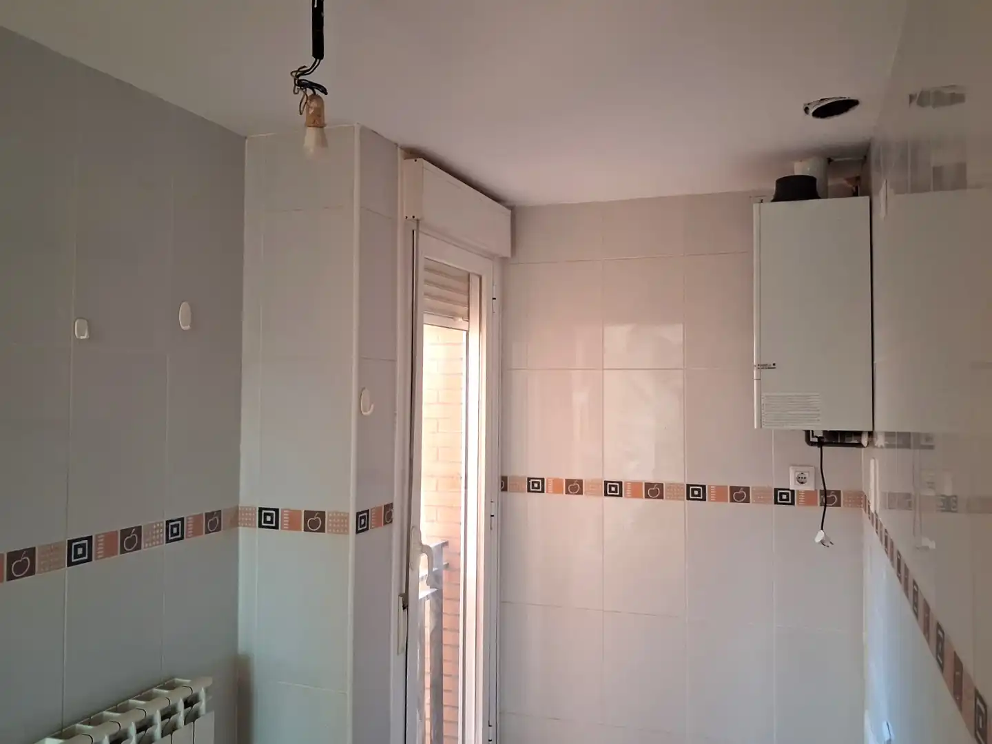 Kitchen of Flat for sale in Fuentes de Ebro  with Air Conditioner, Heating and Parquet flooring