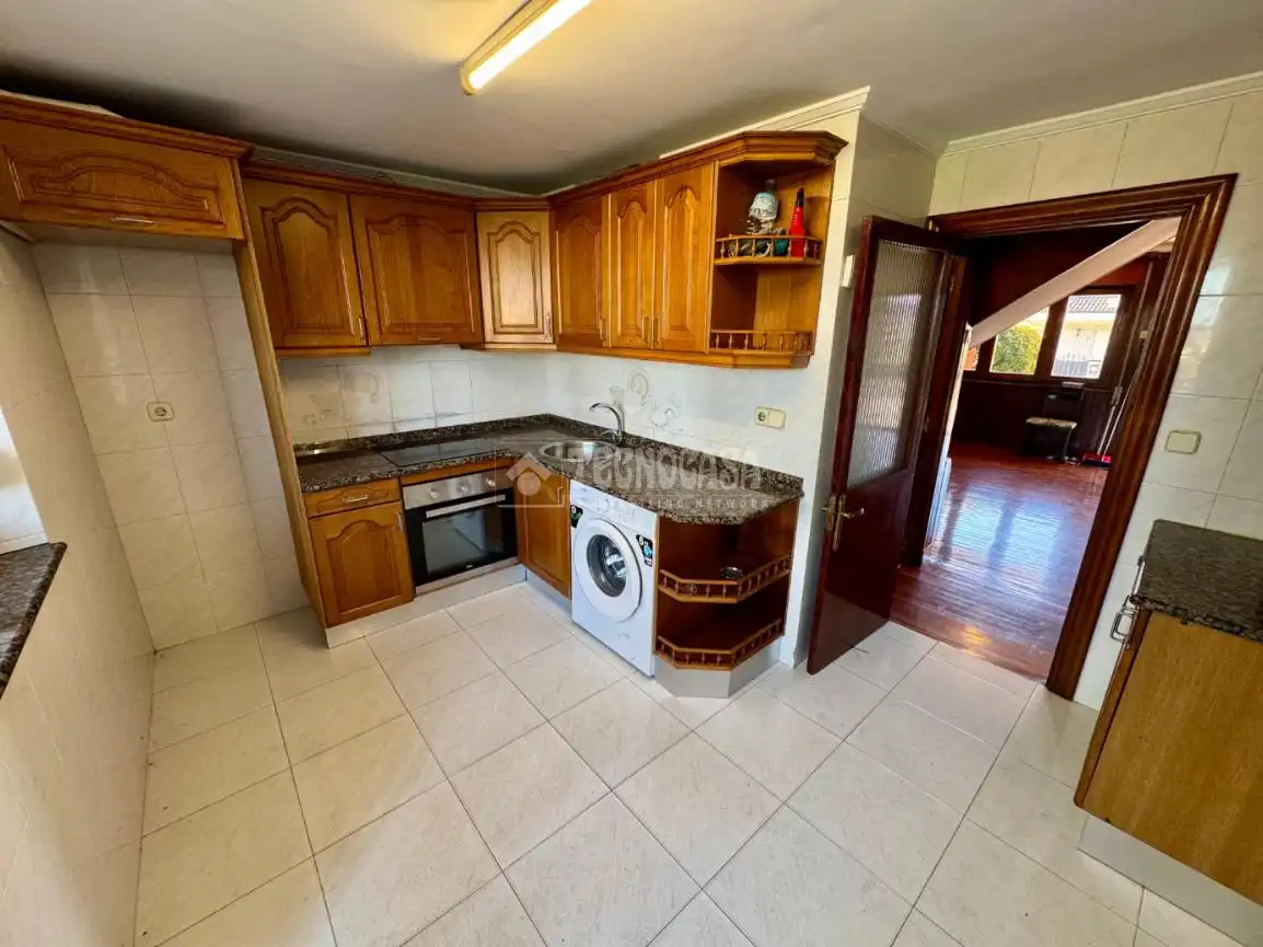 Casa adosada en venta en El Astillero
