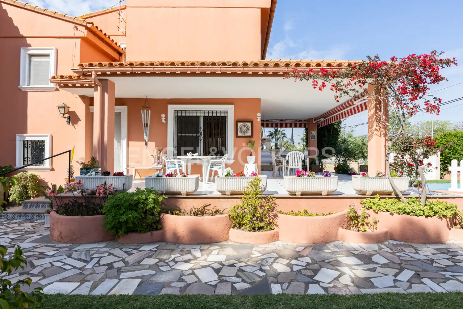 Vista exterior de Casa o xalet en venda en Benicasim / Benicàssim amb Calefacció, Jardí privat i Terrassa