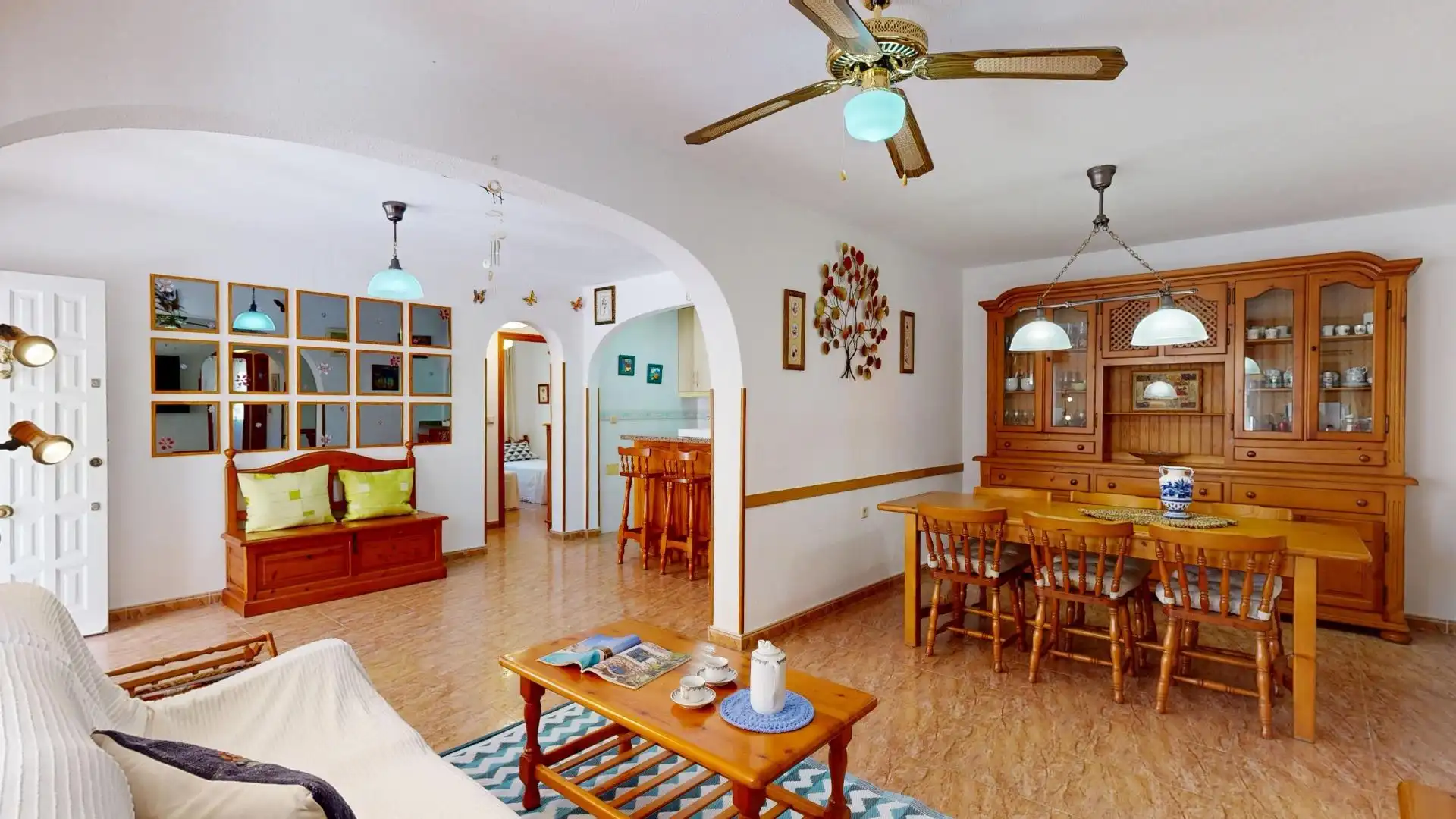 Sala d'estar de Casa adosada en venda en Torrevieja amb Aire condicionat, Calefacció i Jardí privat