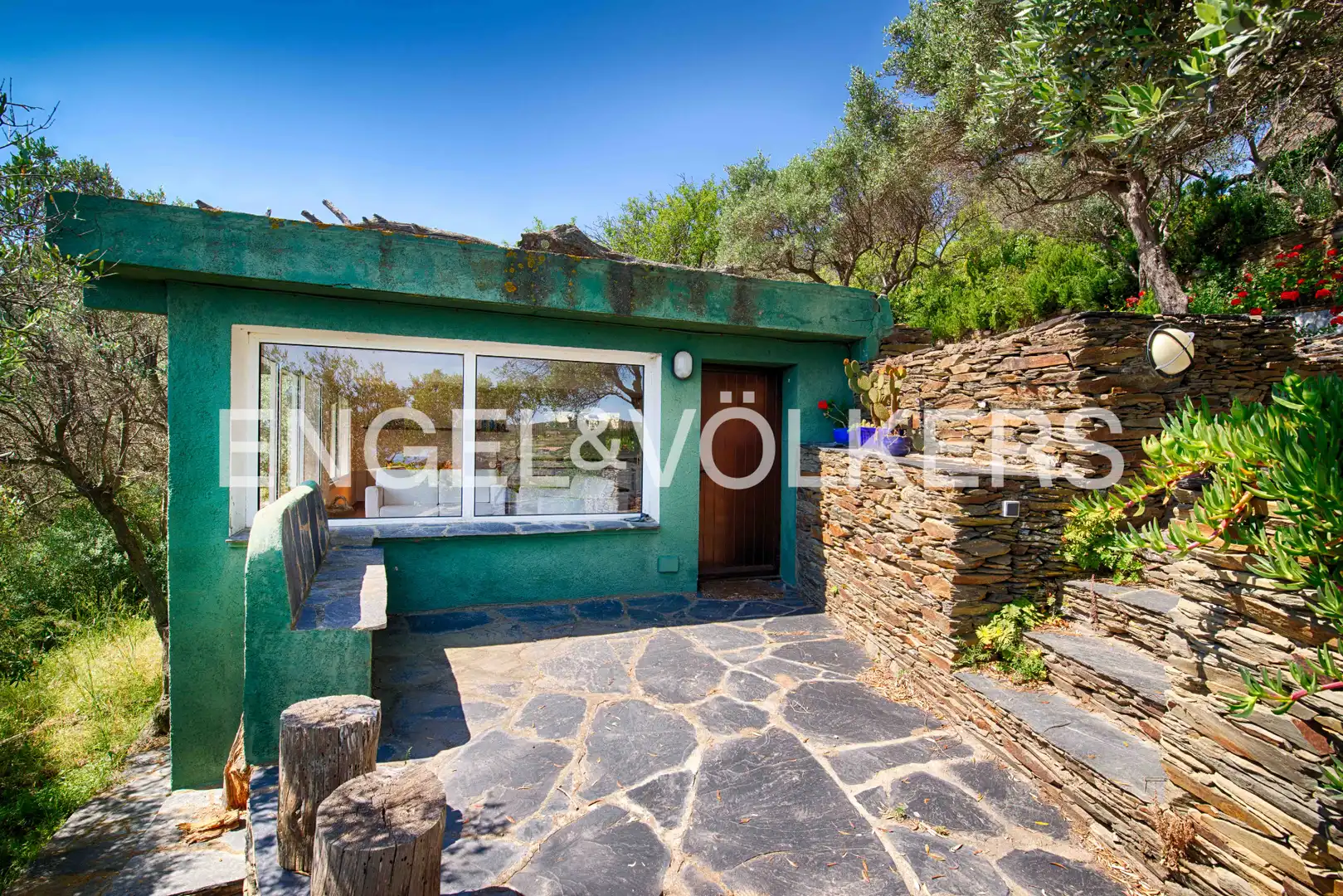 Vista exterior de Casa o xalet en venda en Cadaqués amb Jardí privat, Terrassa i Moblat