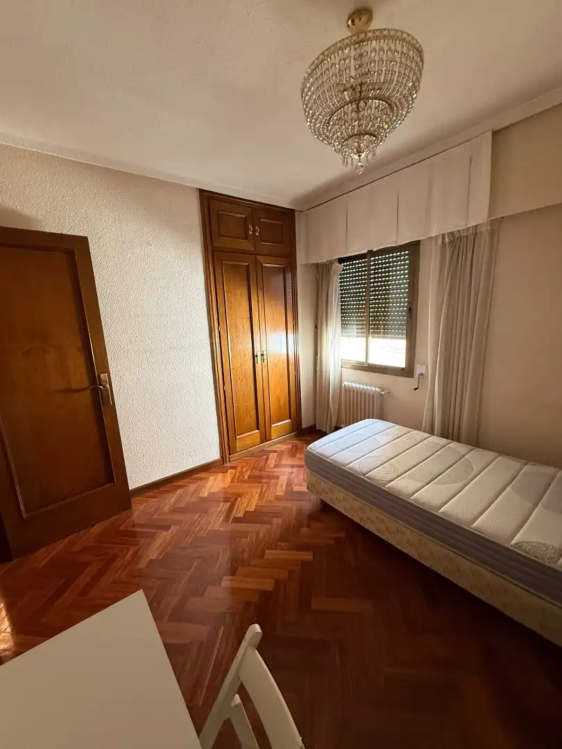 Schlafzimmer von Wohnung zur Miete in Madrid mit Heizung, Terrasse und Möbliert
