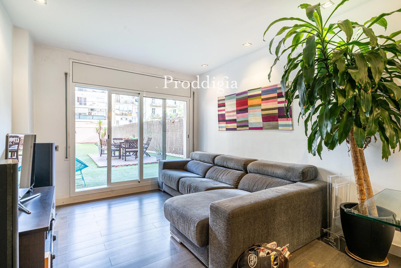 Living room of Flat for sale in  Barcelona Capital  with Air Conditioner, Heating and Terrace