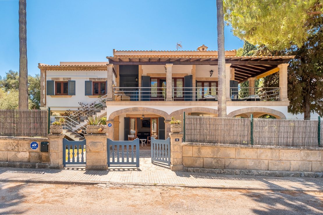 Vista exterior de Casa o xalet en venda en Alcúdia amb Aire condicionat, Parquet i Terrassa