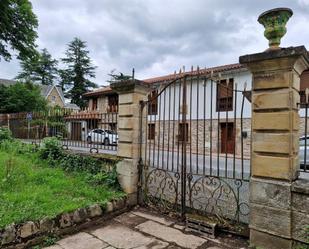 Vista exterior de Casa o xalet en venda en Molledo amb Jardí privat i Traster
