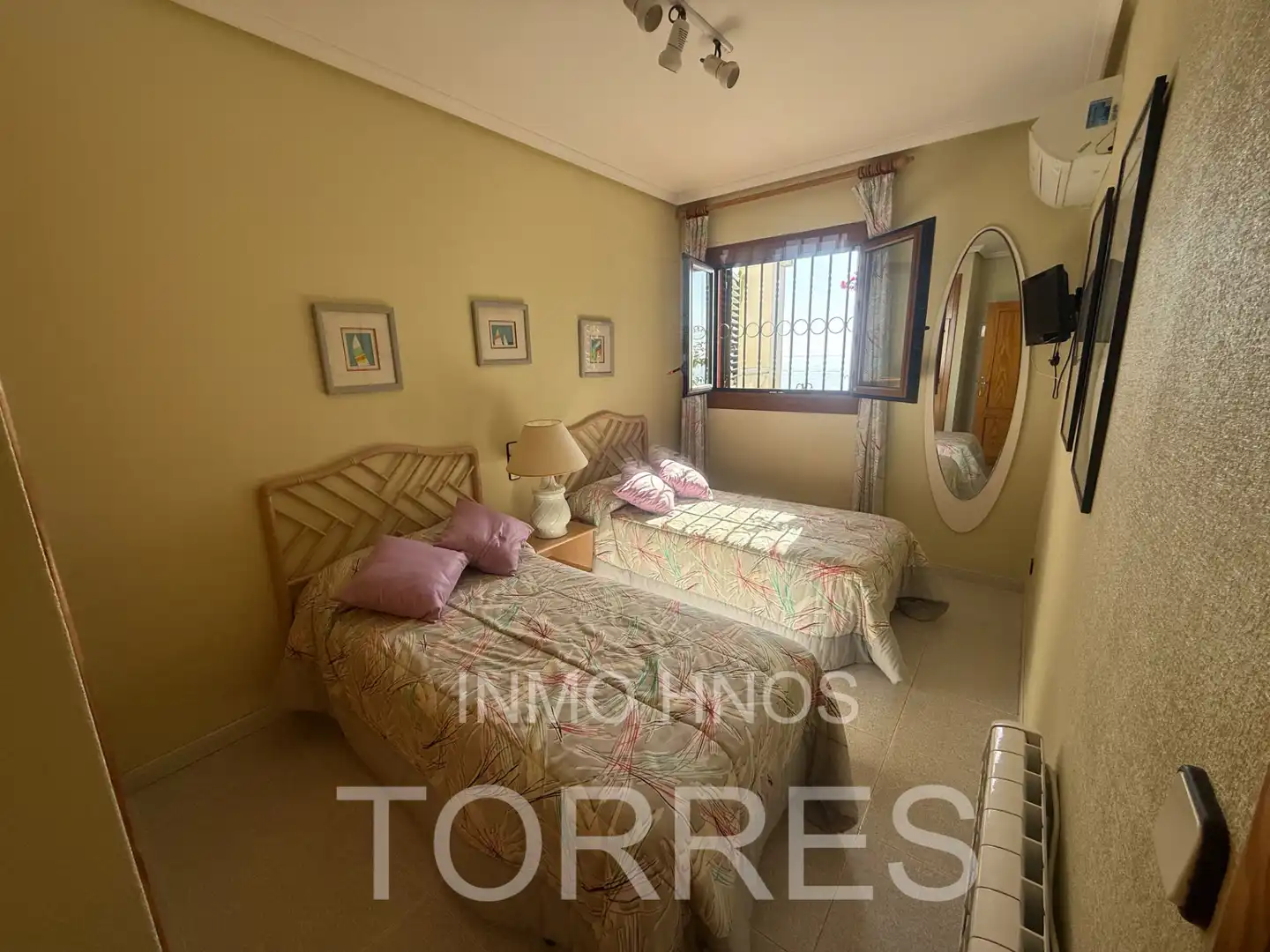 Habitación de Casa adosada en venta en Benicarló con Aire acondicionado, Jardín privado y Terraza