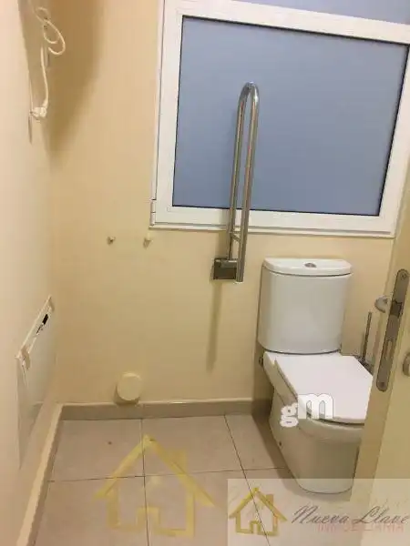 Bany de Oficina de lloguer en Lugo amb Aire condicionat