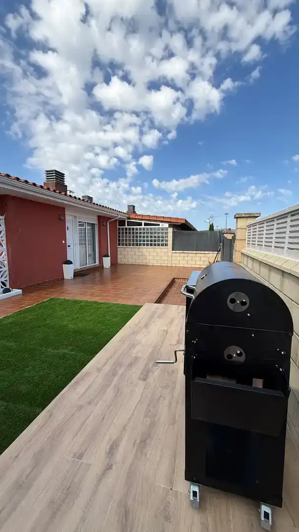 Terrassa de Casa adosada en venda en Medina de Pomar amb Jardí privat, Traster i Piscina