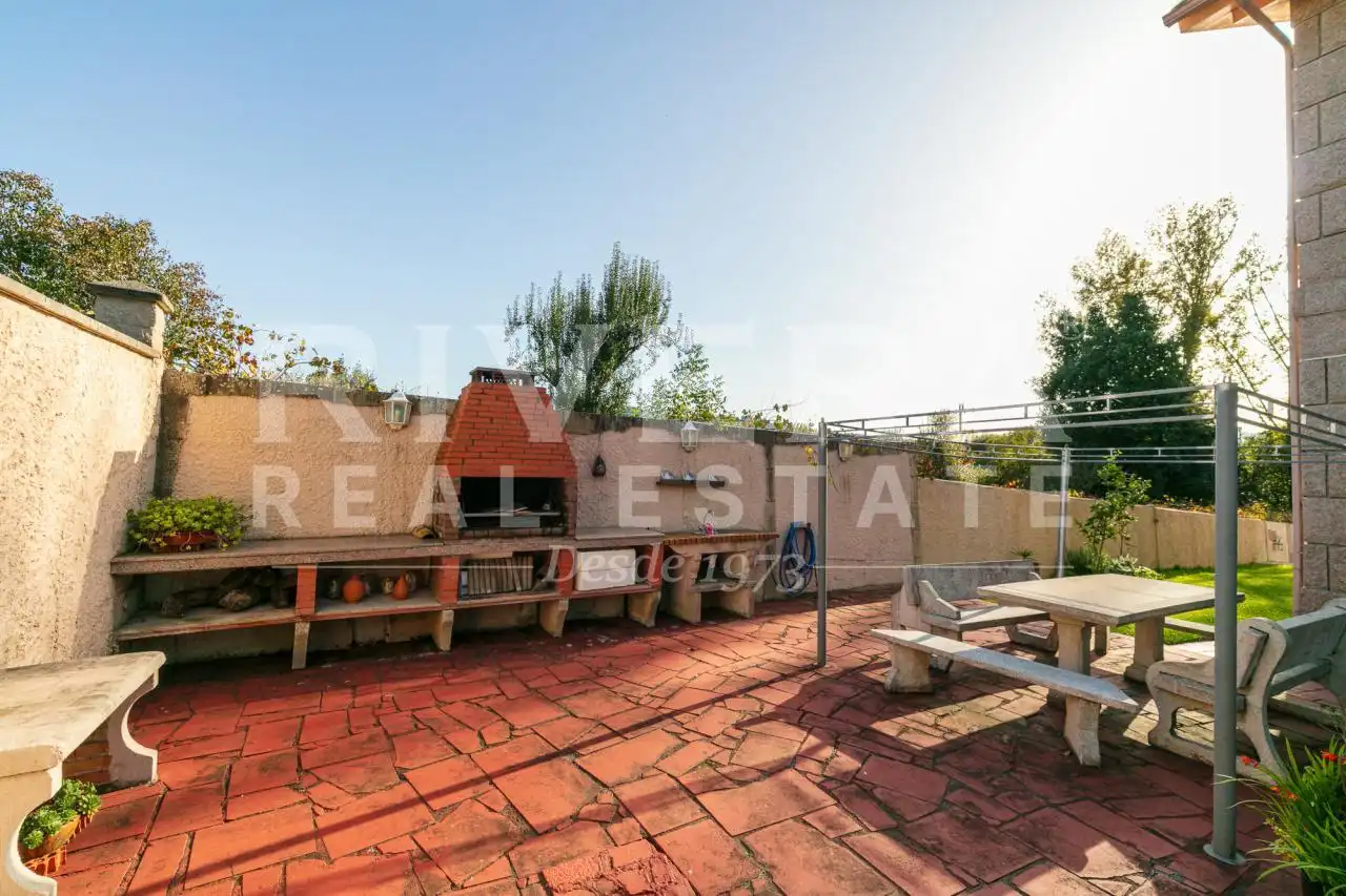 Terraza de Casa o chalet en venta en Vigo  con Calefacción, Jardín privado y Parquet