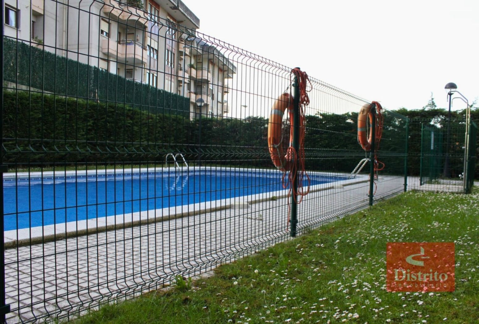 Piscina de Pis en venda en El Astillero   amb Calefacció, Traster i Balcó