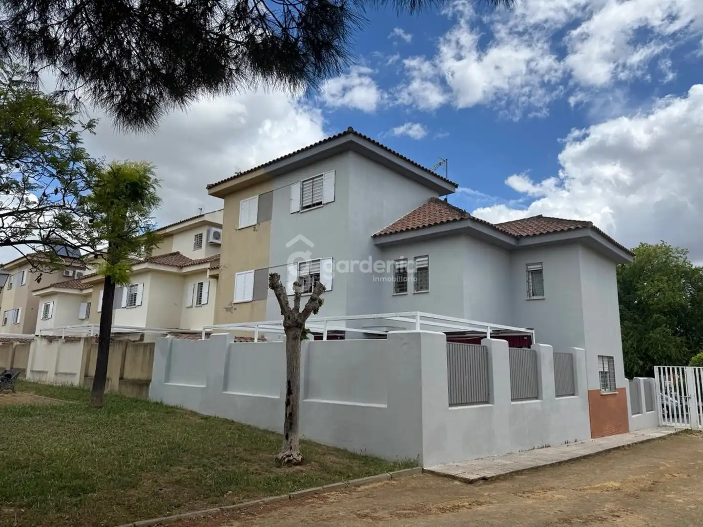 Vista exterior de Casa adosada en venta en Castilleja de la Cuesta con Aire acondicionado y Terraza