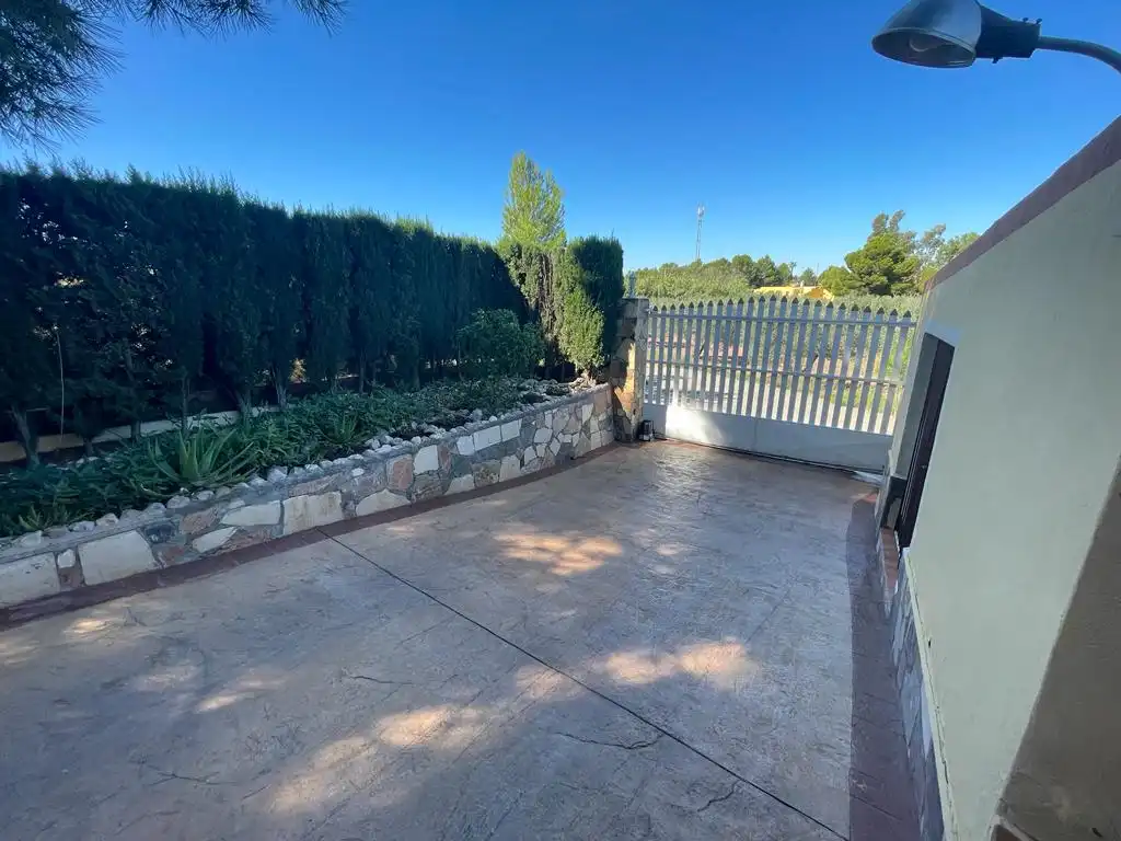 House with pool for sale in Polígono 2, imagen 2