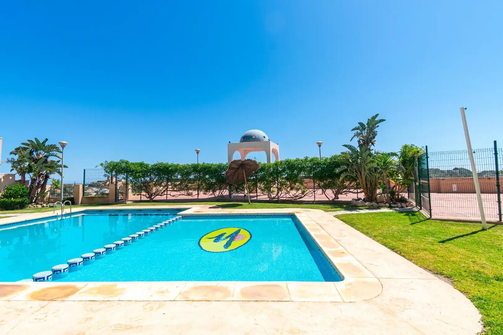 Piscina de Apartament en venda en Águilas amb Aire condicionat, Terrassa i Moblat