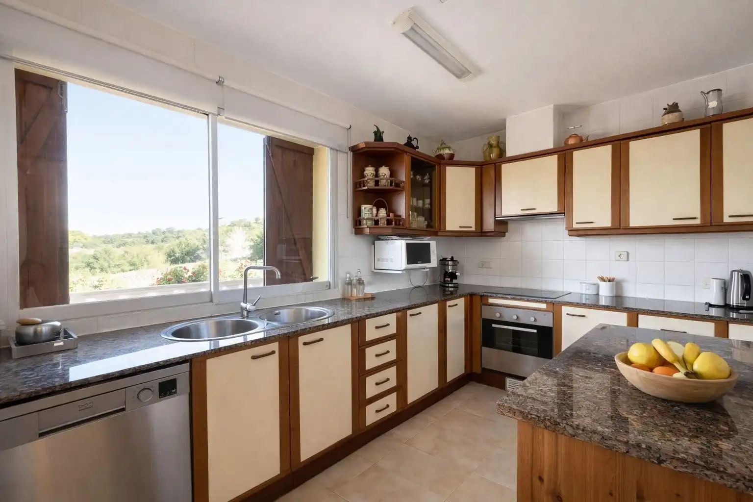 Cuina de Casa o xalet en venda en Calafell amb Aire condicionat, Jardí privat i Terrassa