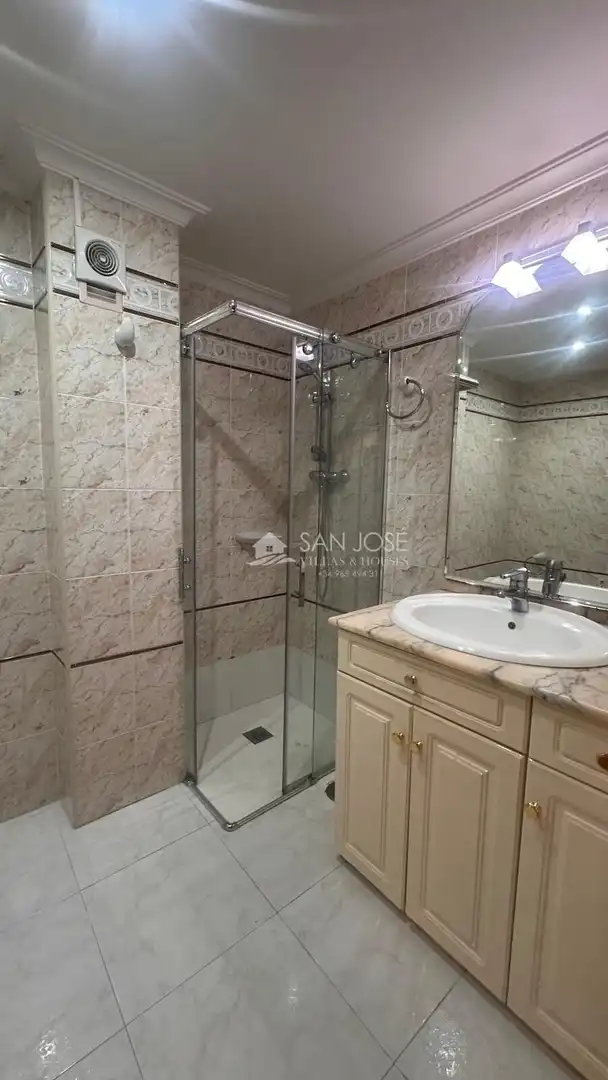 Bathroom of Flat for sale in Aspe  with Air Conditioner and Storage room