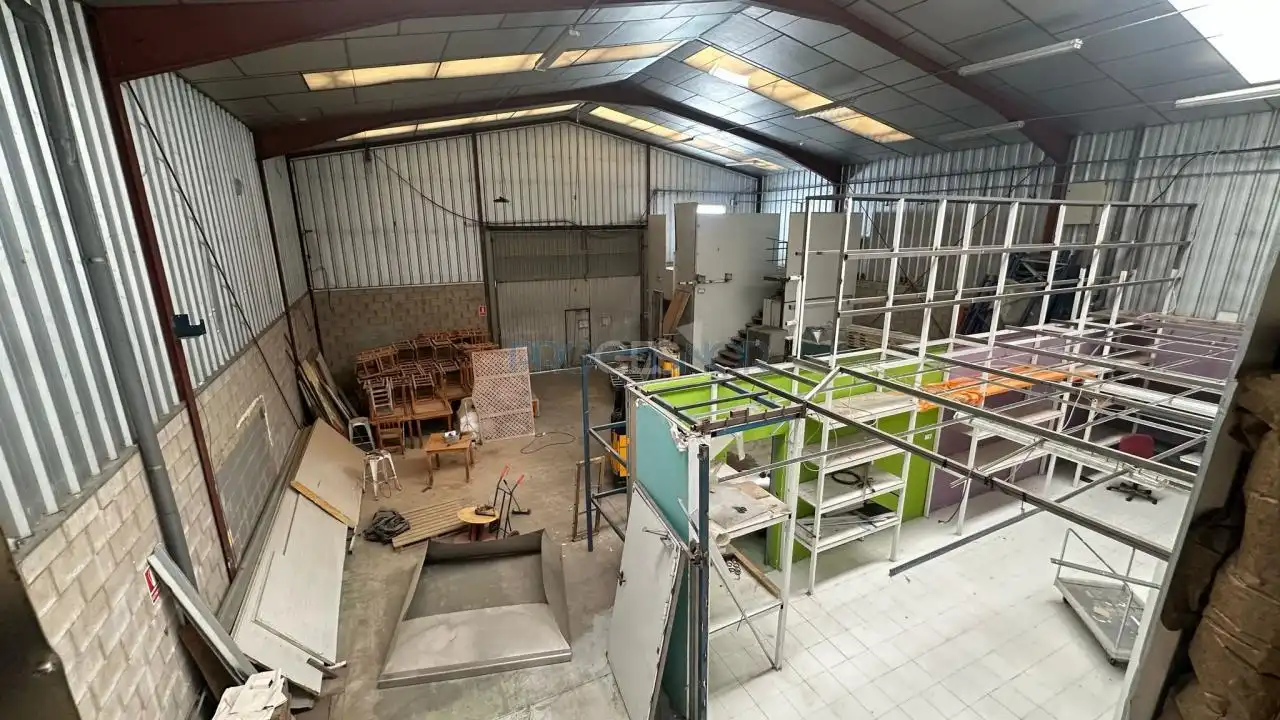 Nau industrial de lloguer a Alcalde Miguel Castaño, La Lastra