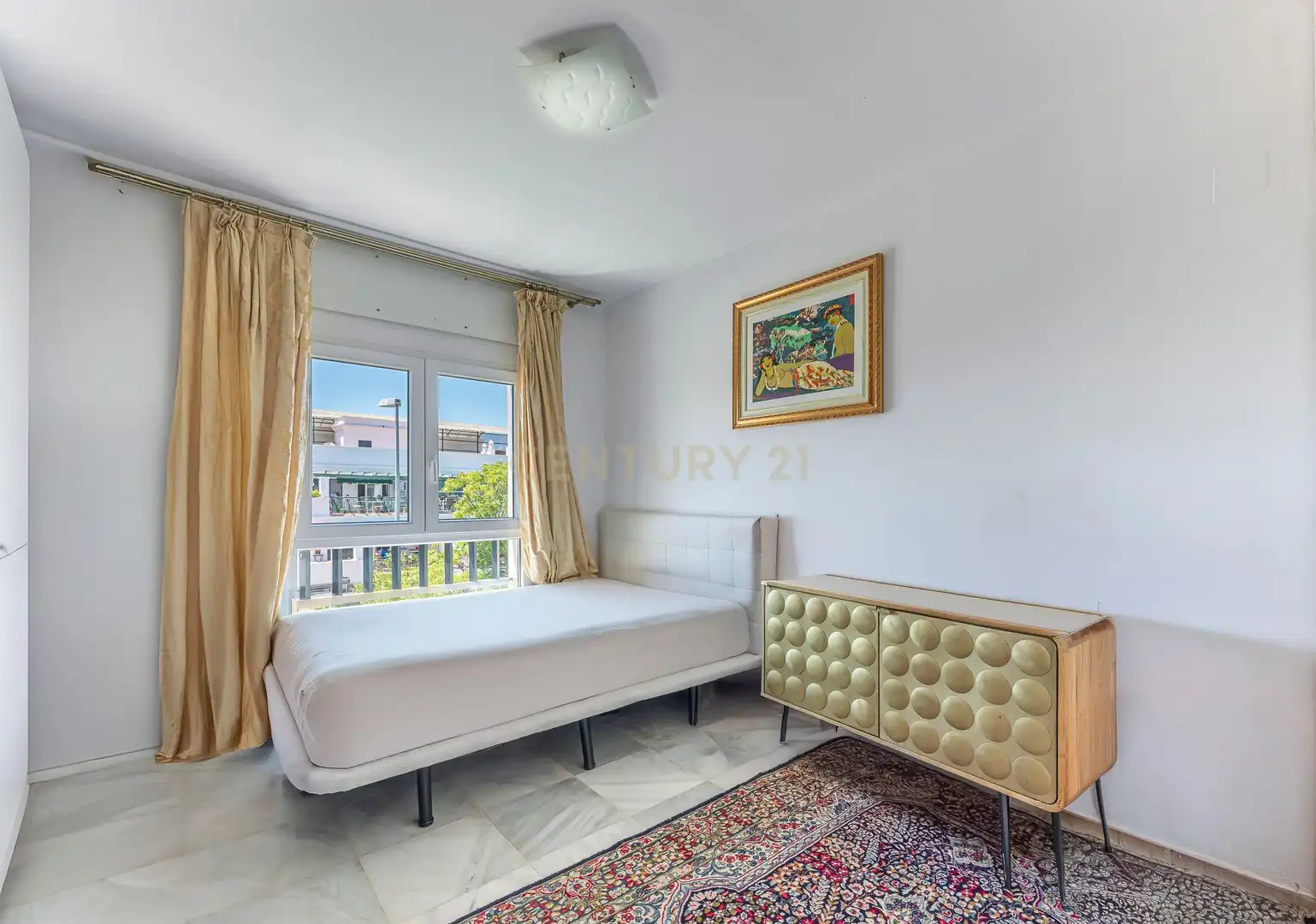 Habitación de Apartamento en venta en Marbella con Aire acondicionado, Trastero y Lavadora