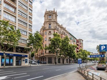 Wohngebäude mit Aufzug zum Verkauf in Avenida del Comte de Sallent 16