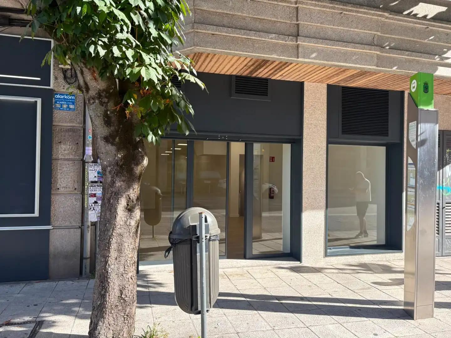 Vista exterior de Local de alquiler en Vigo 