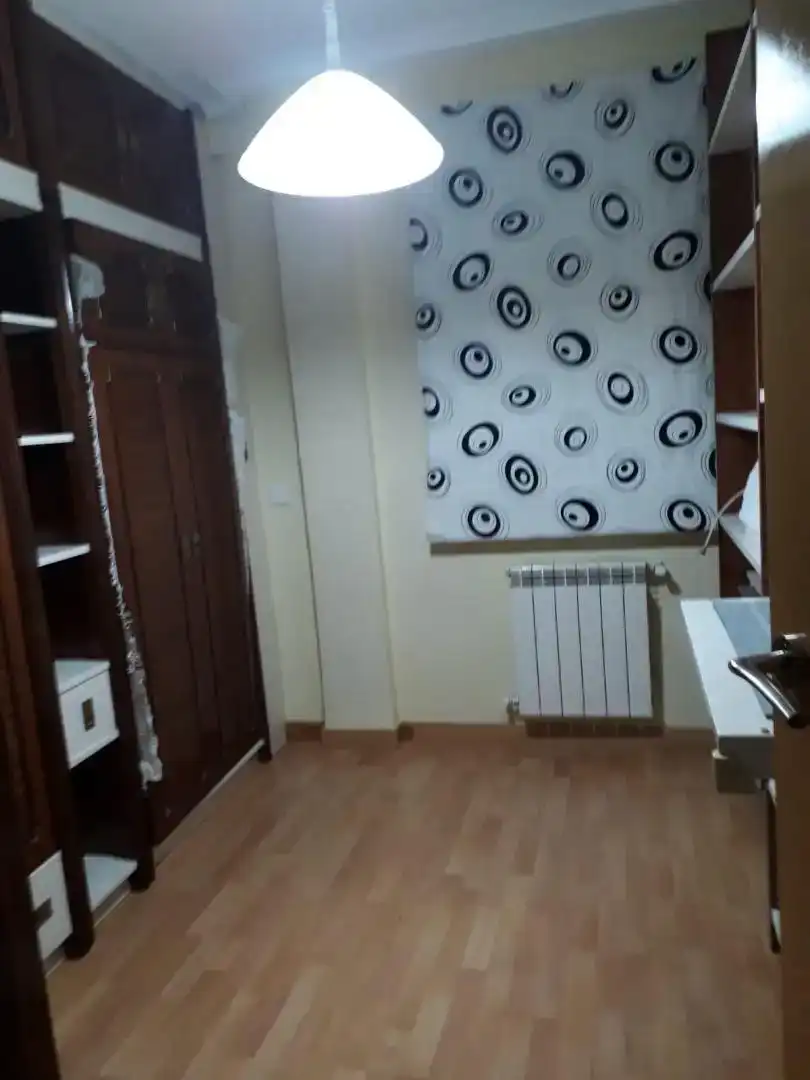 Dormitori de Pis de lloguer en Leganés amb Balcó