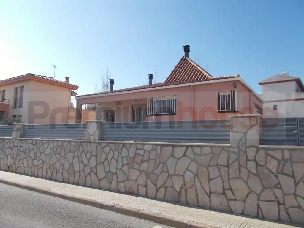 Vista exterior de Casa o xalet en venda en Vandellòs i l'Hospitalet de l'Infant amb Aire condicionat, Terrassa i Piscina