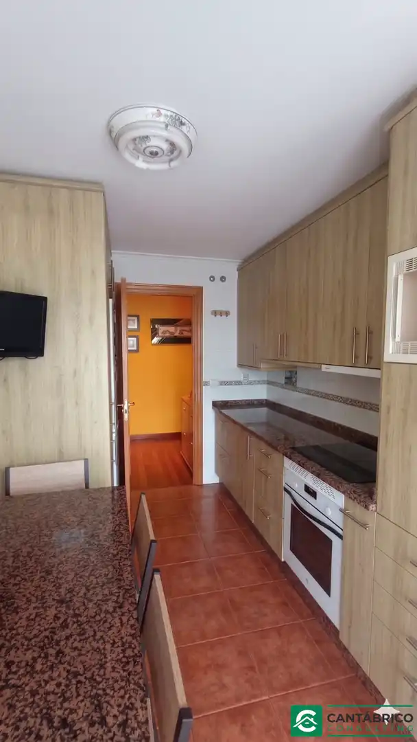 Küche von Wohnung zum Verkauf in Navia mit Heizung, Parkett und Terrasse