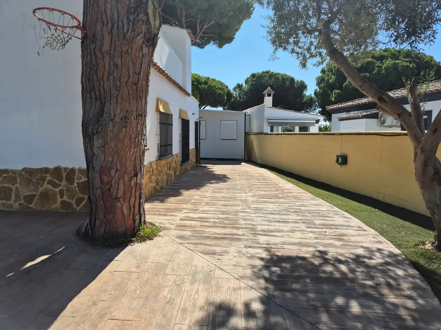 Vista exterior de Edificio en venta en Chiclana de la Frontera