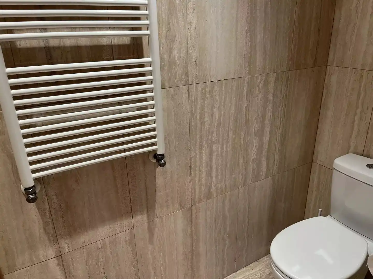 Bathroom of Flat for sale in Girona  with Air Conditioner, Heating and Parquet flooring