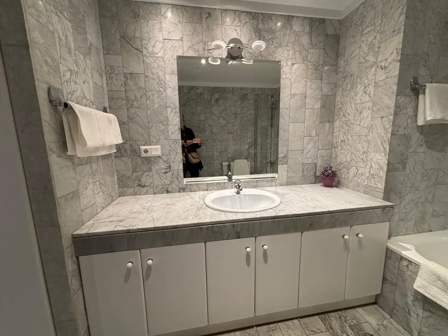 Baño de Piso de alquiler en  Pamplona / Iruña con Calefacción, Parquet y Terraza
