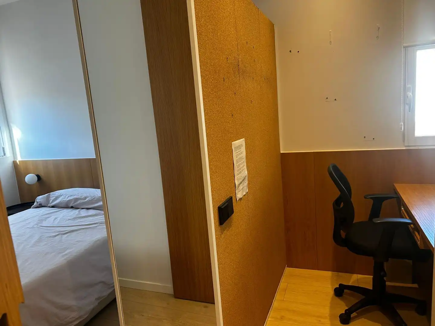 Dormitori de Apartament de lloguer en Madrid amb Aire condicionat, Calefacció i Moblat
