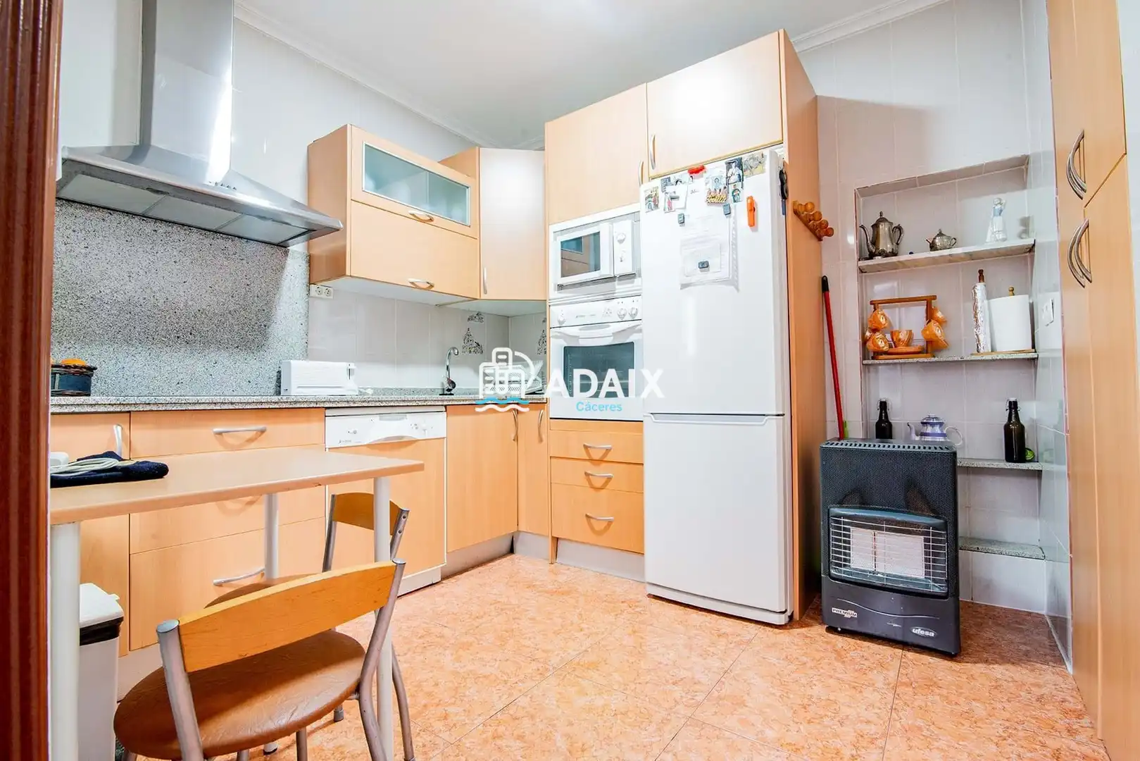Cuina de Casa adosada en venda en Cáceres amb Terrassa i Traster