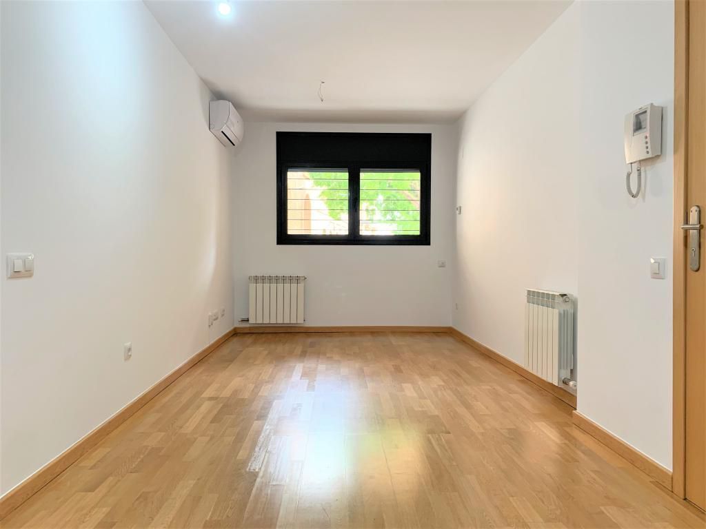Bedroom of Flat to rent in Terrassa  with Heating, Parquet flooring and Terrace