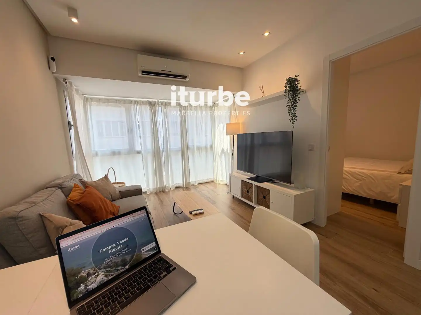 Living room of Flat for rent in Madrid  with Heating, Furnished and Alarm