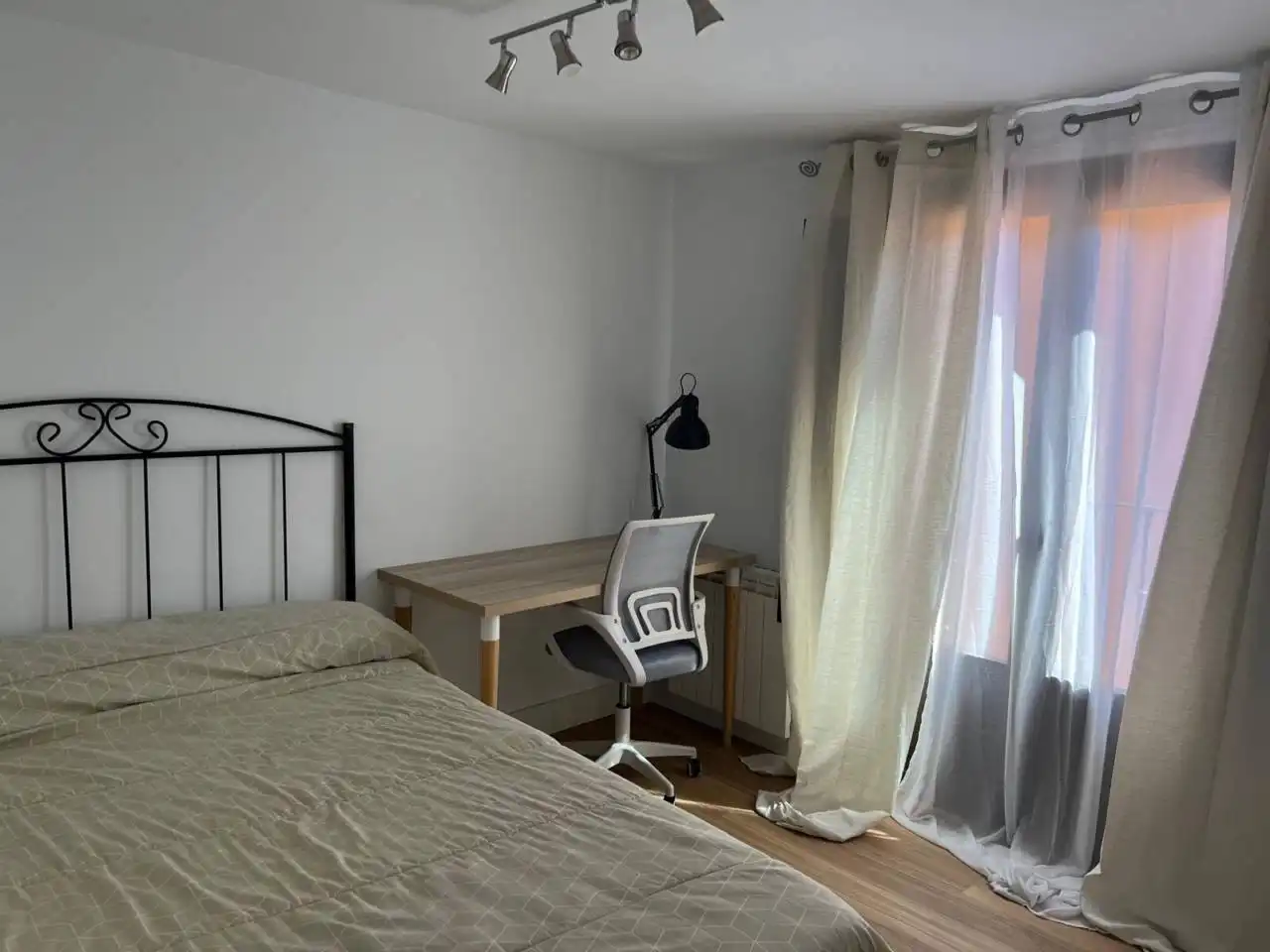 Schlafzimmer von Wohnungen zur Miete in Toledo mit Klimaanlage, Heizung und Möbliert