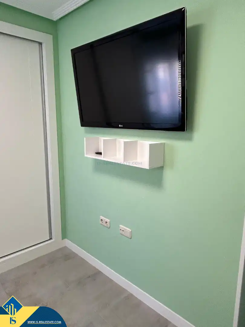 Apartamento reformado con terraza, en la provincia de Alicante, ciudad de Torrevieja, zona Playa del Cura. 1 dormitorio | 52 m² |, imatge 2
