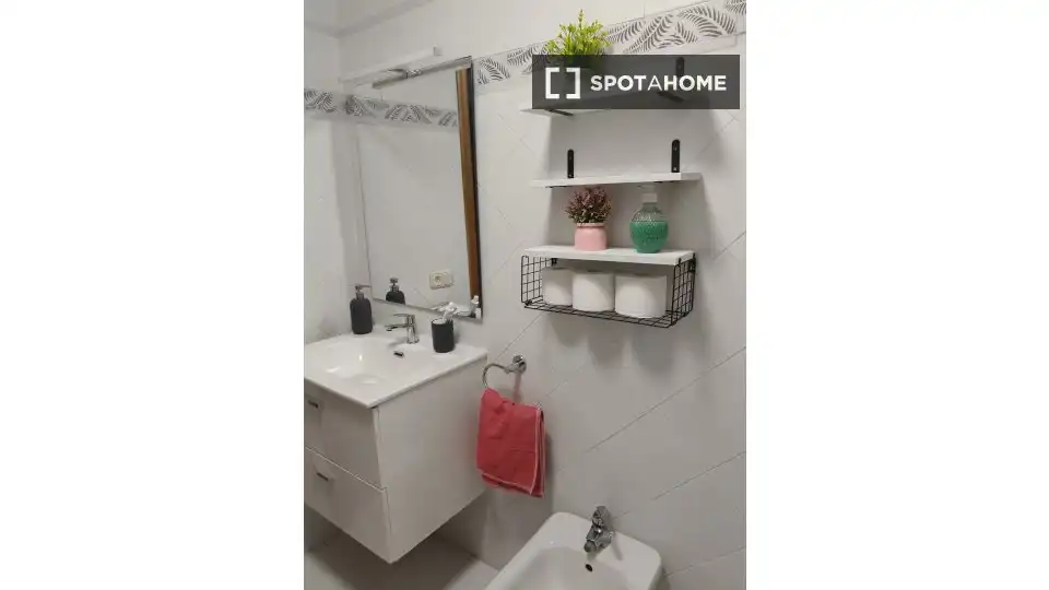 Bany de Apartament per a compartir en Córdoba amb Aire condicionat, Terrassa i Moblat