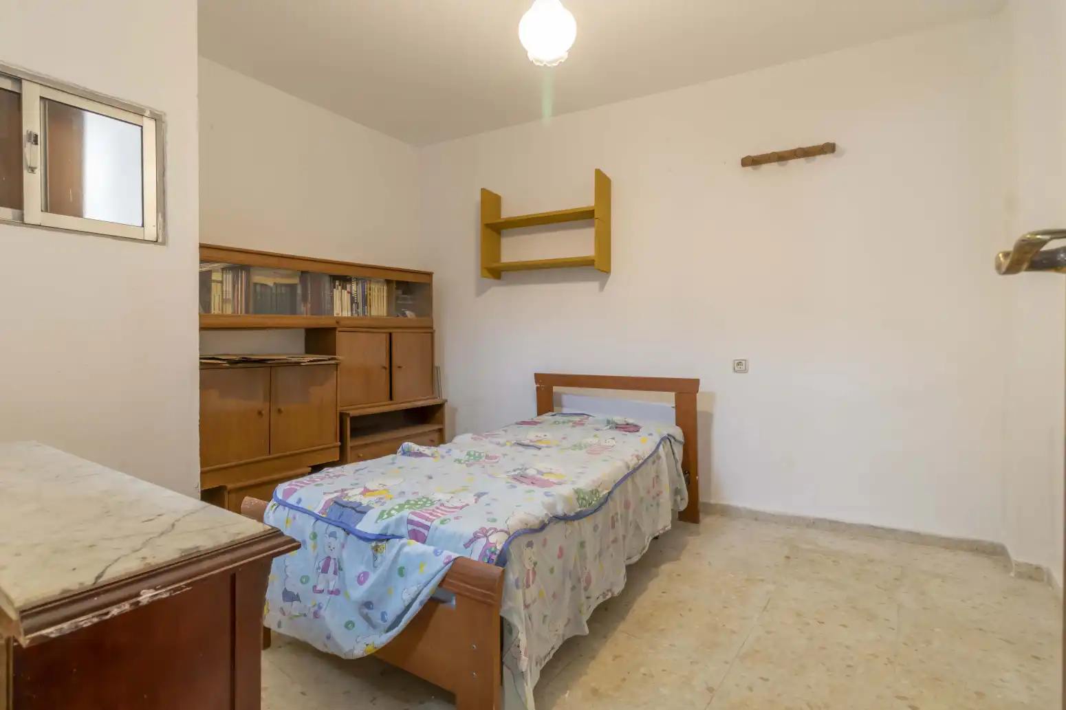 Schlafzimmer von Einfamilien-Reihenhaus zum Verkauf in Sevilla mit Terrasse, Abstellraum und Balkon