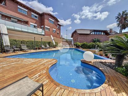 Swimming pool of House or chalet for sale in  Barcelona Capital  with Air Conditioner, Terrace and Swimming Pool