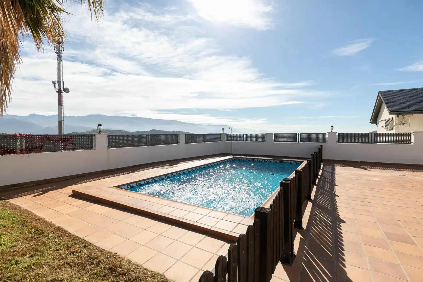 Piscina de Casa o xalet en venda en Huétor de Santillán amb Calefacció, Jardí privat i Piscina