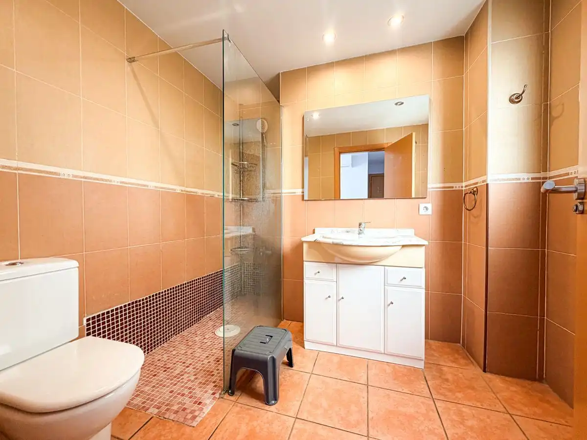 Badezimmer von Wohnung zum Verkauf in Dénia mit Klimaanlage, Heizung und Terrasse