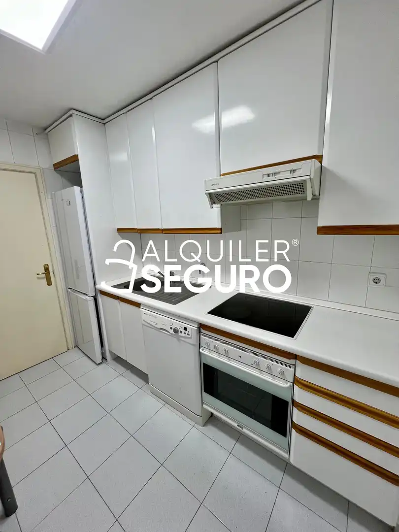 Cocina de Piso de alquiler en Madrid con Aire acondicionado, Calefacción y Amueblado