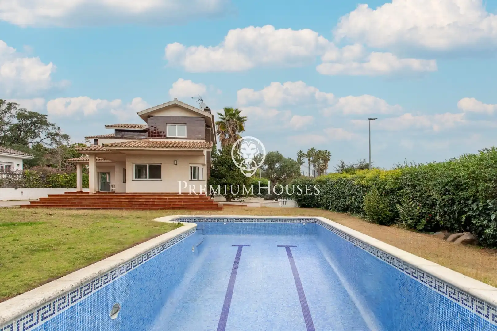 Vista exterior de Casa o xalet en venda en Alella amb Aire condicionat, Jardí privat i Terrassa
