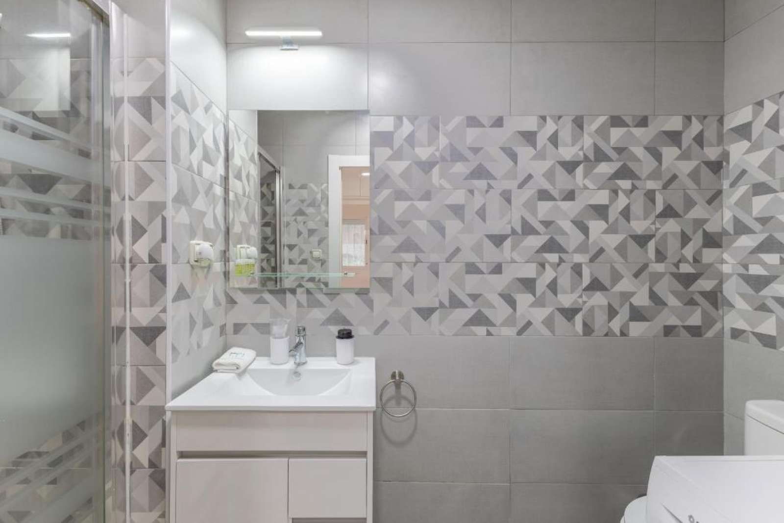 Baño de Estudio para compartir en  Madrid Capital con Aire acondicionado y Terraza