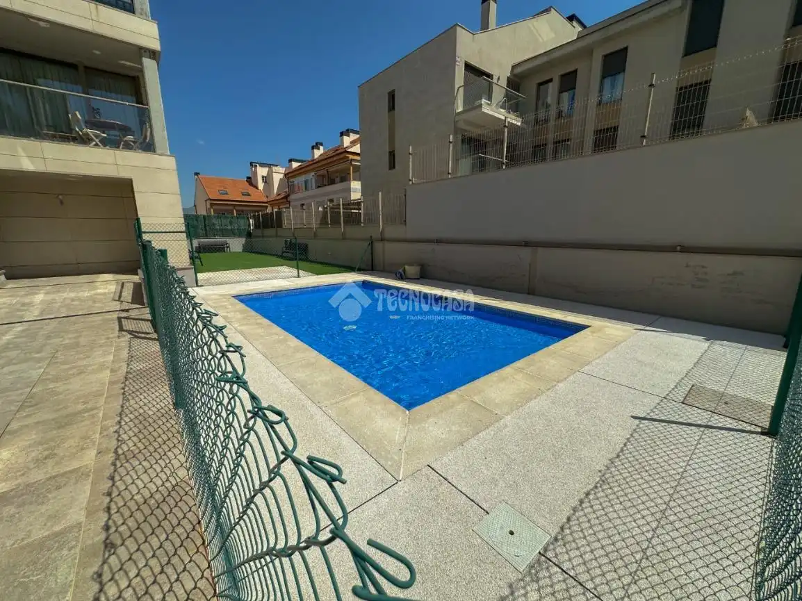 Piscina de Pis en venda en Collado Villalba amb Aire condicionat, Calefacció i Terrassa