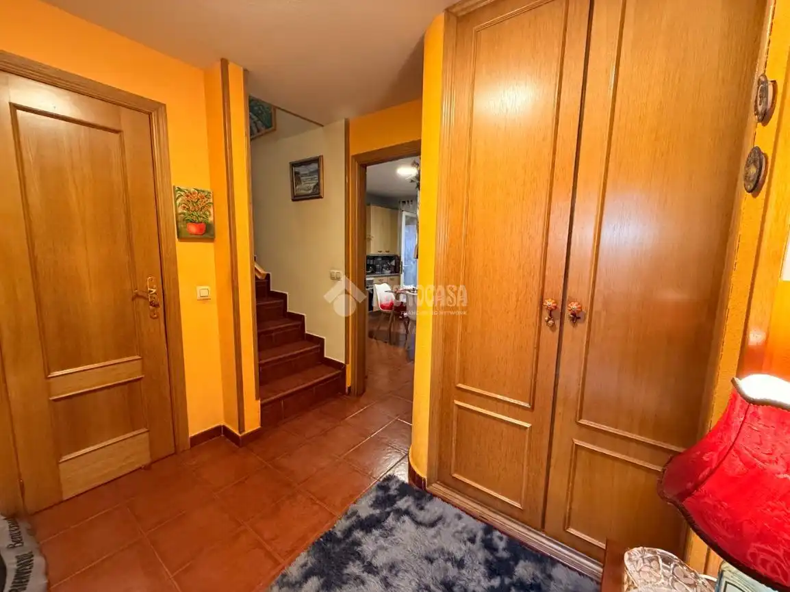 Einfamilien-Reihenhaus zum Verkauf in Torrejón del Rey mit Klimaanlage, Heizung und Privatgarten