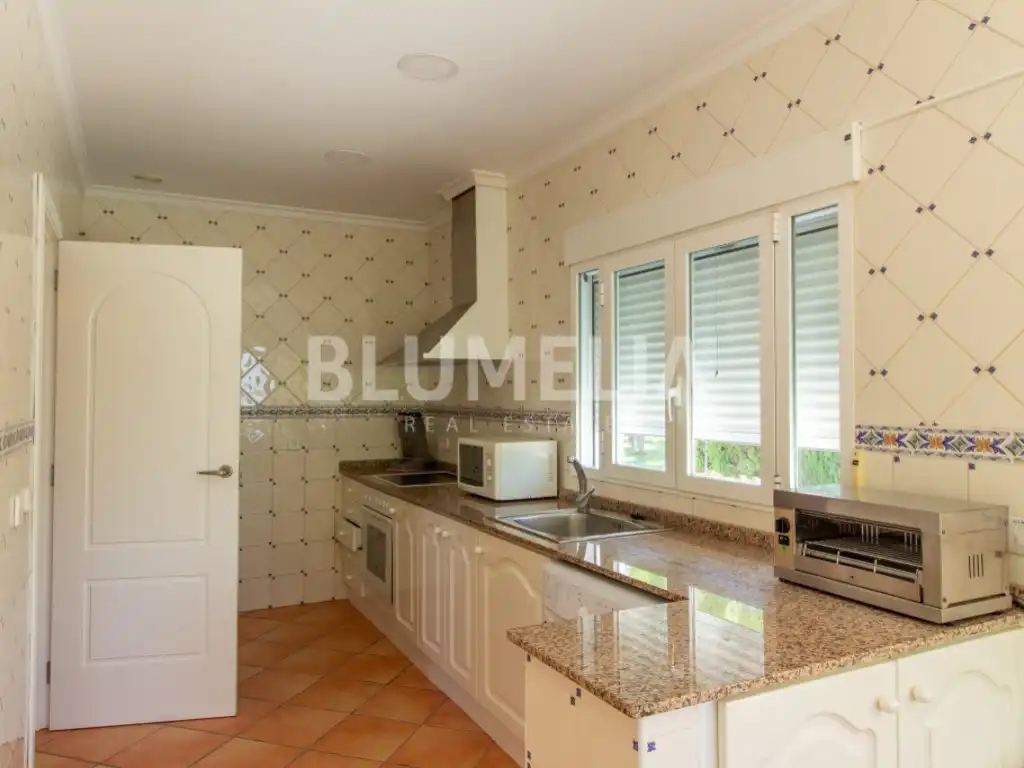Cuina de Casa o xalet en venda en Dénia amb Aire condicionat, Jardí privat i Terrassa