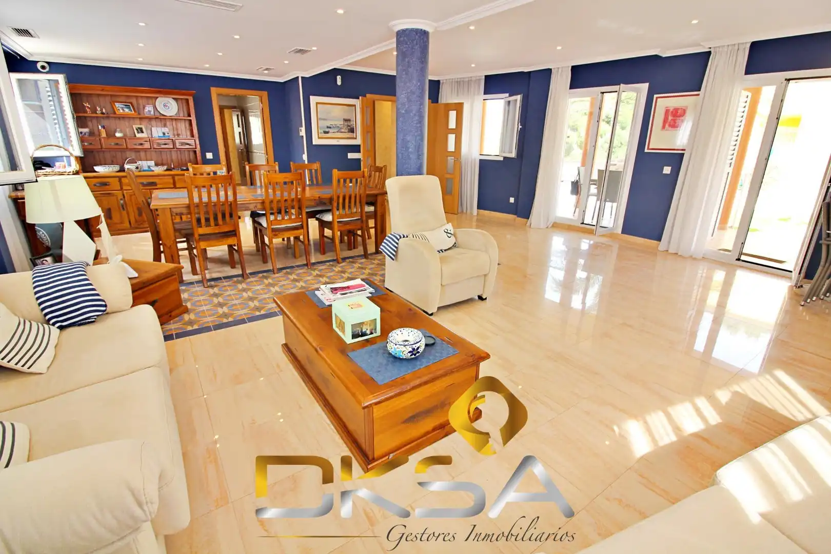Sala d'estar de Casa o xalet en venda en Oropesa del Mar / Orpesa amb Aire condicionat, Jardí privat i Terrassa